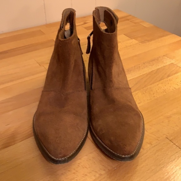 Gee Wawa Suede Pointed Toe Booties 7.5 - Picture 2 of 10